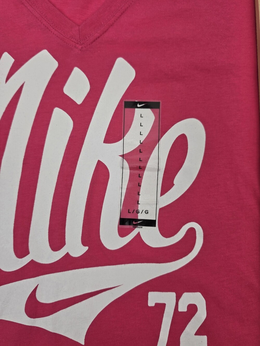 NWT Nike Women’s Large Pink V Neck Graphic Tee Slim Fit Casual Activewear Shirt - Picture 5 of 13